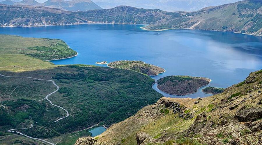 Uçakla Butik Van & İshakpaşa Sarayı & Muradiye Şelalesi Turu