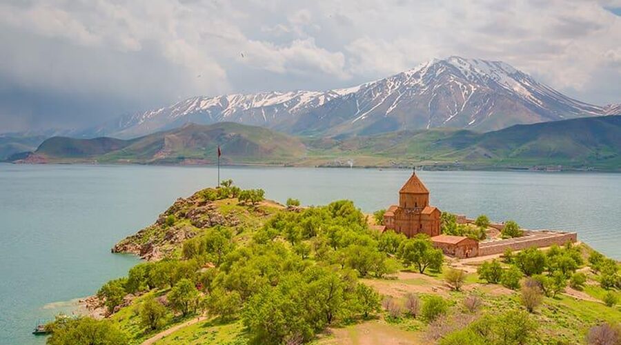 Uçakla Butik Van & İshakpaşa Sarayı & Muradiye Şelalesi Turu